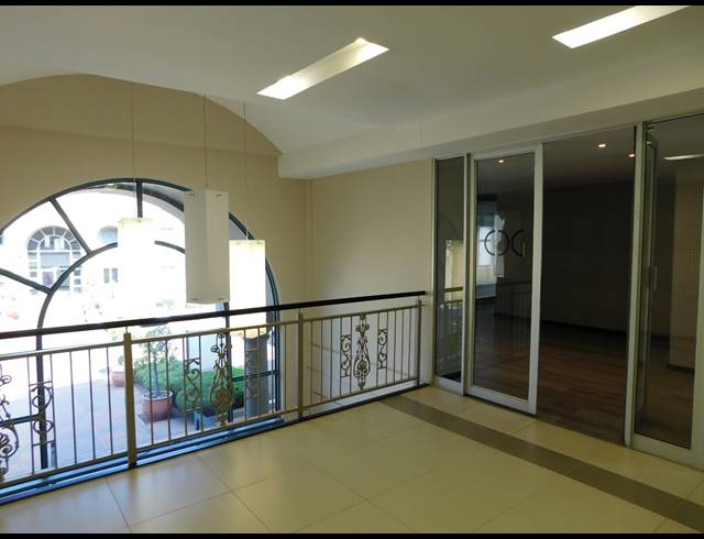 188M² OFFICE TO LET IN HYDE PARK